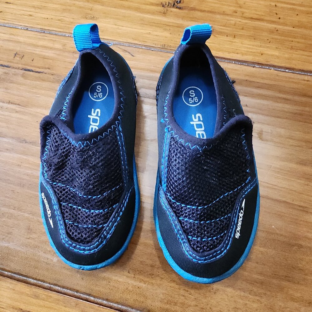 Speedo toddler Boys water shoes Size Small 5/6